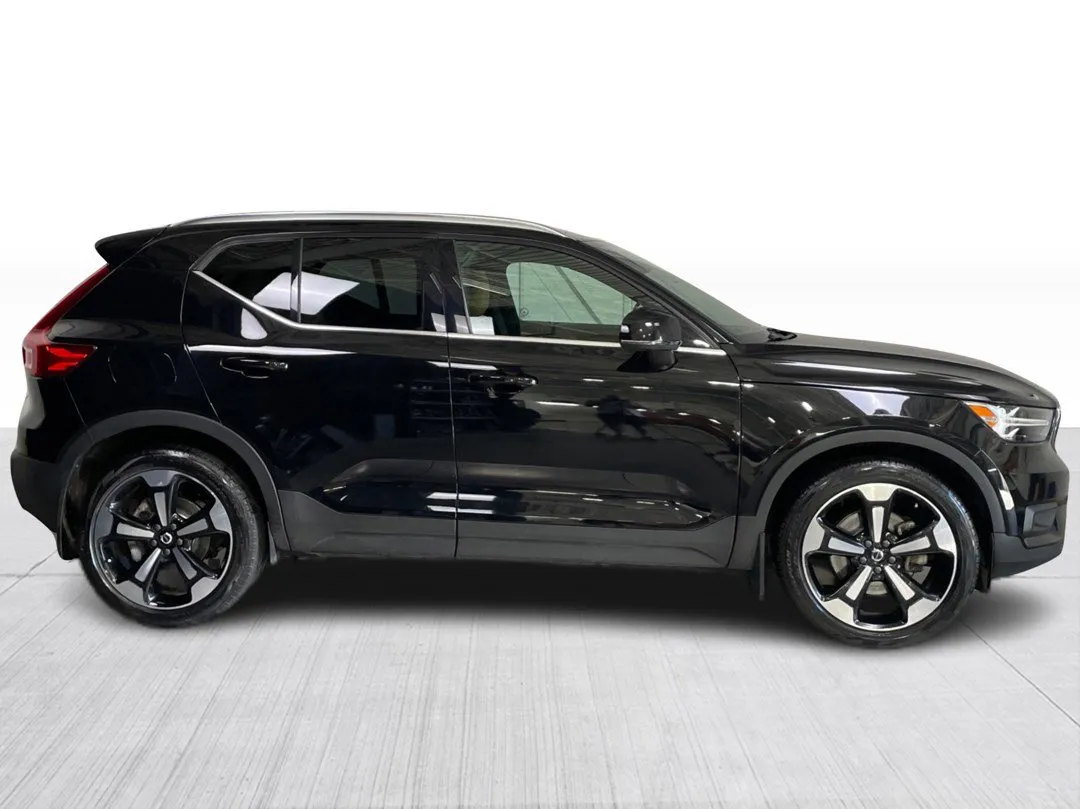 2022 Volvo XC40 — photo 8