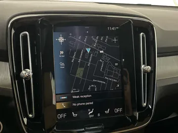 2022 Volvo XC40 - image 22