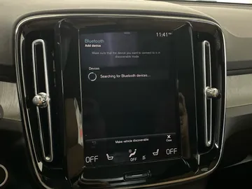 2022 Volvo XC40 - image 29