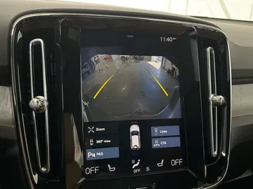 2022 Volvo XC40 - image 23