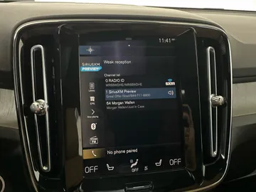 2022 Volvo XC40 - image 32