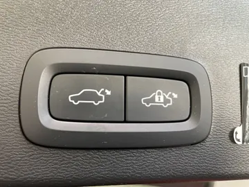 2022 Volvo XC40 - image 21