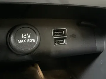 2022 Volvo XC40 - image 30