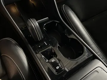 2020 Volvo XC40 - image 32
