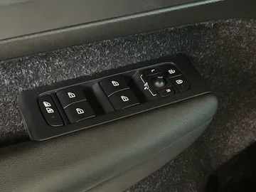 2020 Volvo XC40 - image 27