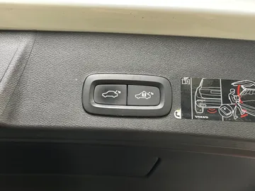 2020 Volvo XC40 - image 22