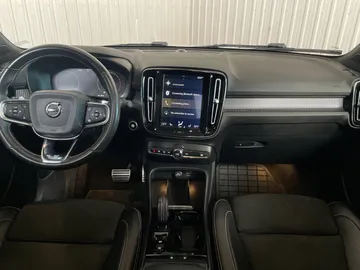 2020 Volvo XC40 - image 14