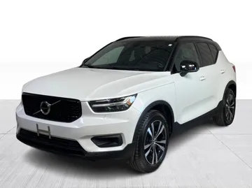 2020 Volvo XC40 - image 3