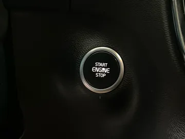 2020 Volvo XC40 - image 26