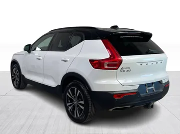 2020 Volvo XC40 - image 6