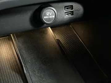 2020 Volvo XC40 - image 31