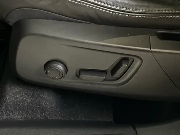 2020 Volvo XC40 - image 19