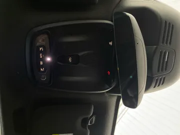 2020 Volvo XC40 - image 15