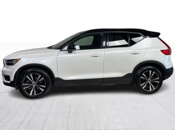 2020 Volvo XC40 - image 4