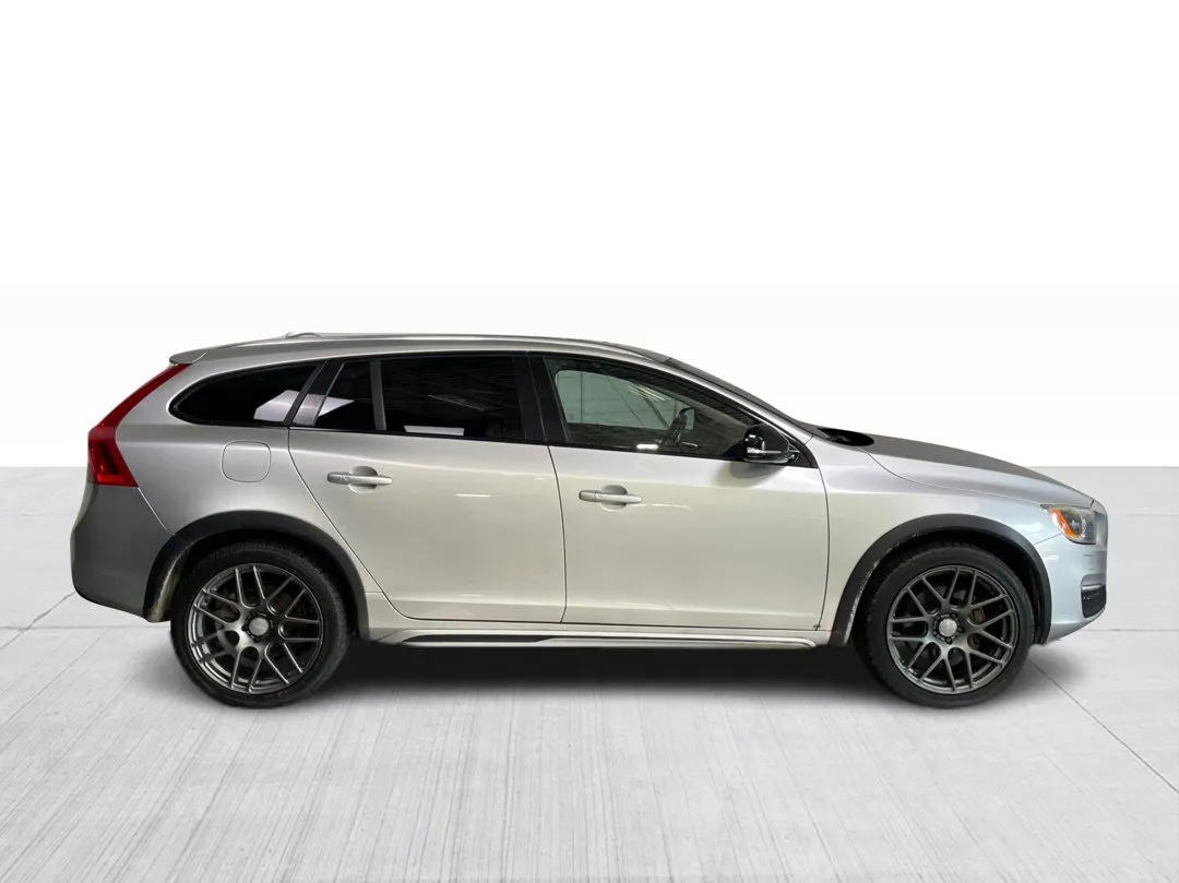 2018 Volvo V60 Cross Country — photo 2