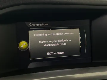 2018 Volvo V60 Cross Country - image 26