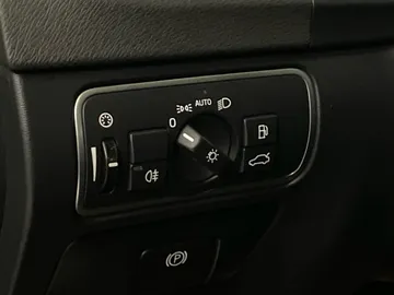 2018 Volvo V60 Cross Country - image 19