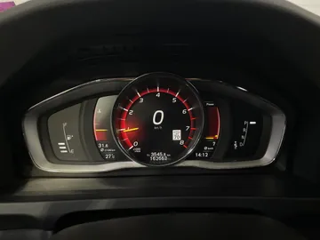 2018 Volvo V60 Cross Country - image 17