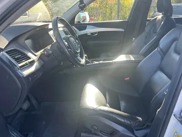 2018 Volvo XC90 - image 8