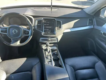 2018 Volvo XC90 - image 9
