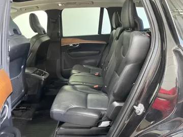 2022 Volvo XC90 - image 16