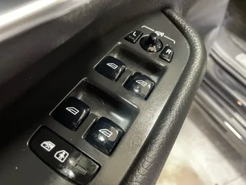 2022 Volvo XC90 - image 24