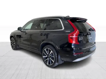 2022 Volvo XC90 - image 12