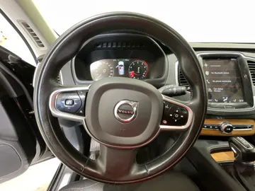 2022 Volvo XC90 - image 26