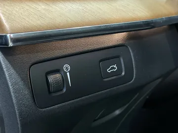 2022 Volvo XC90 - image 35