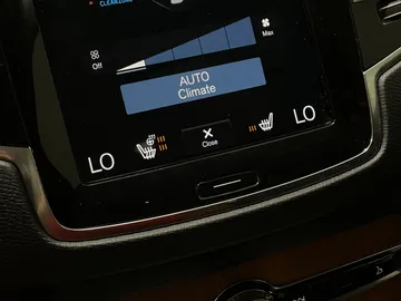 2022 Volvo XC90 - image 27