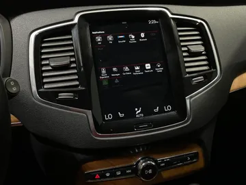 2022 Volvo XC90 - image 8