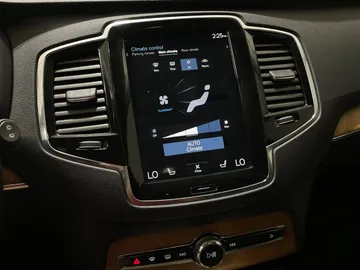 2022 Volvo XC90 - image 25