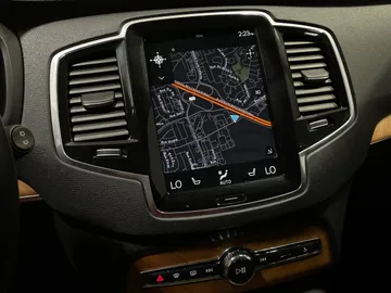 2022 Volvo XC90 - image 36