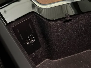 2022 Volvo XC90 - image 31