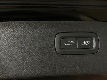 2022 Volvo XC90 - image 38