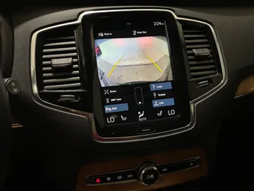 2022 Volvo XC90 - image 23