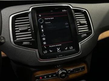 2022 Volvo XC90 - image 34