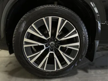 2022 Volvo XC90 - image 7