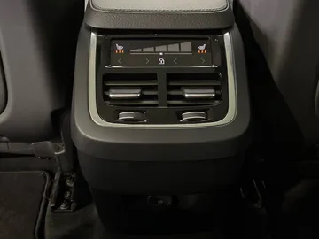 2022 Volvo XC90 - image 37