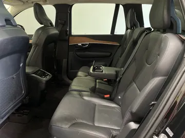 2022 Volvo XC90 - image 16