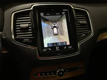 2022 Volvo XC90 - image 24