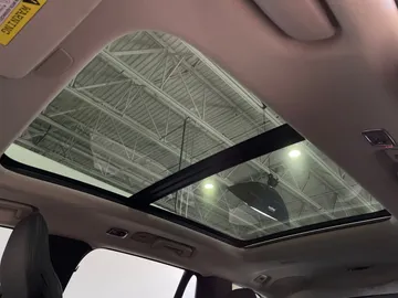 2022 Volvo XC90 - image 6
