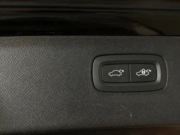 2022 Volvo XC90 - image 38