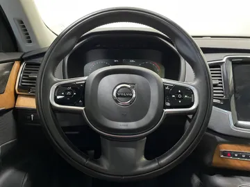 2022 Volvo XC90 - image 29