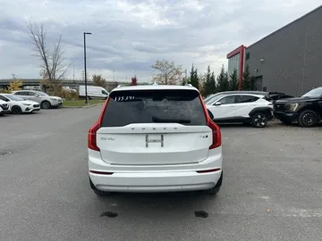 2022 Volvo XC90 - image 6