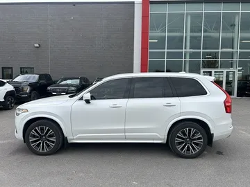 2022 Volvo XC90 - image 4