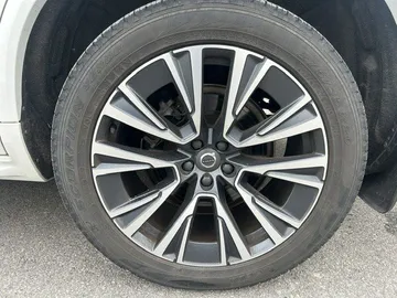 2022 Volvo XC90 - image 7