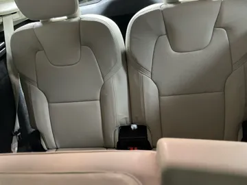 2020 Volvo XC90 - image 29
