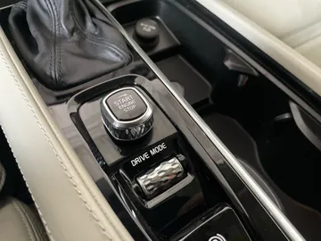 2020 Volvo XC90 - image 27