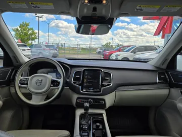 2020 Volvo XC90 - image 9
